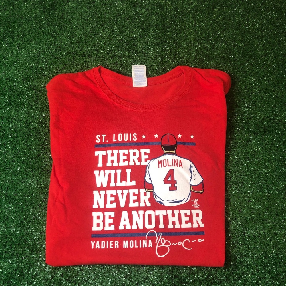 Women’s Yadier Molina Cardinals Tee Size Large